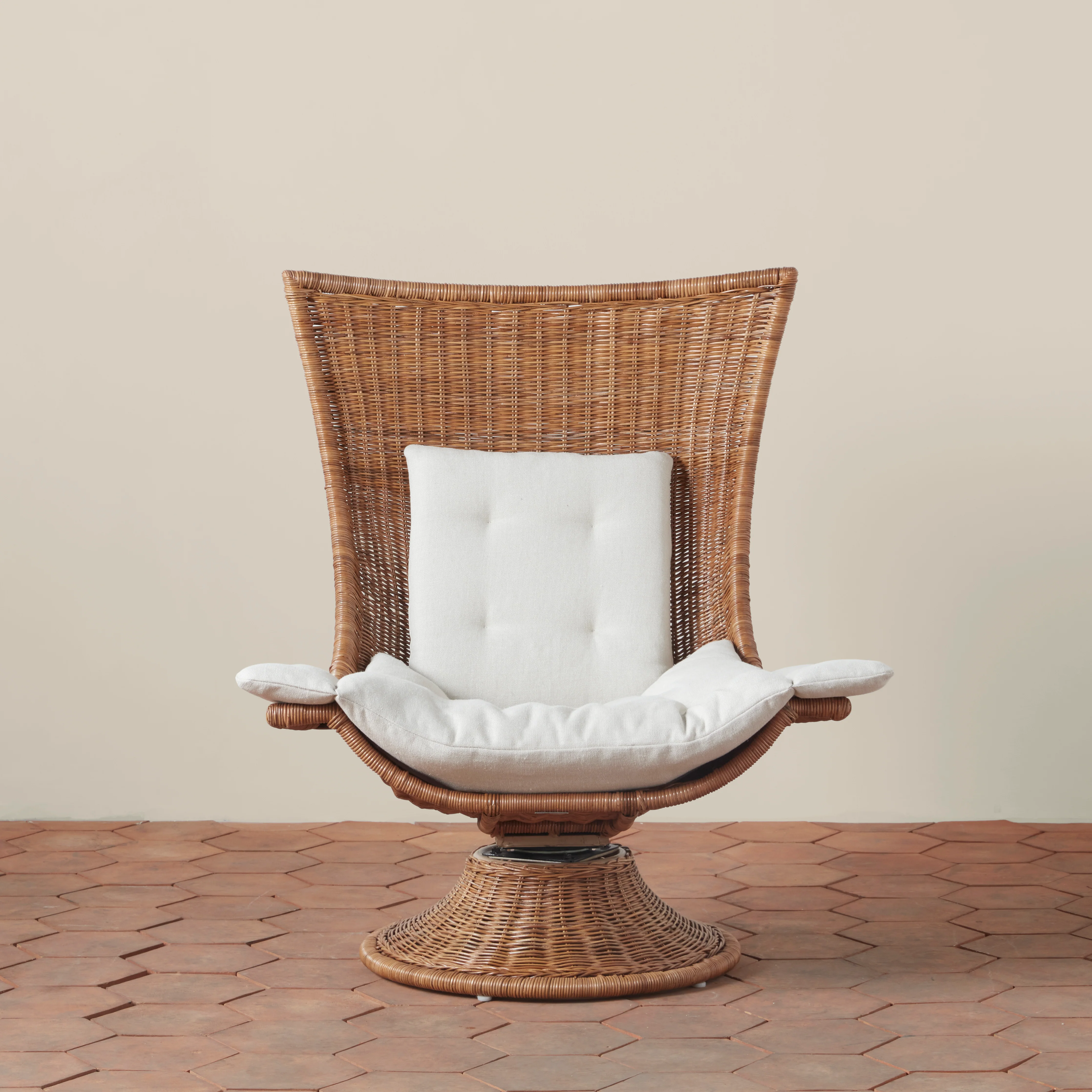 Healdsburg Wicker Swivel Chair - Image 5
