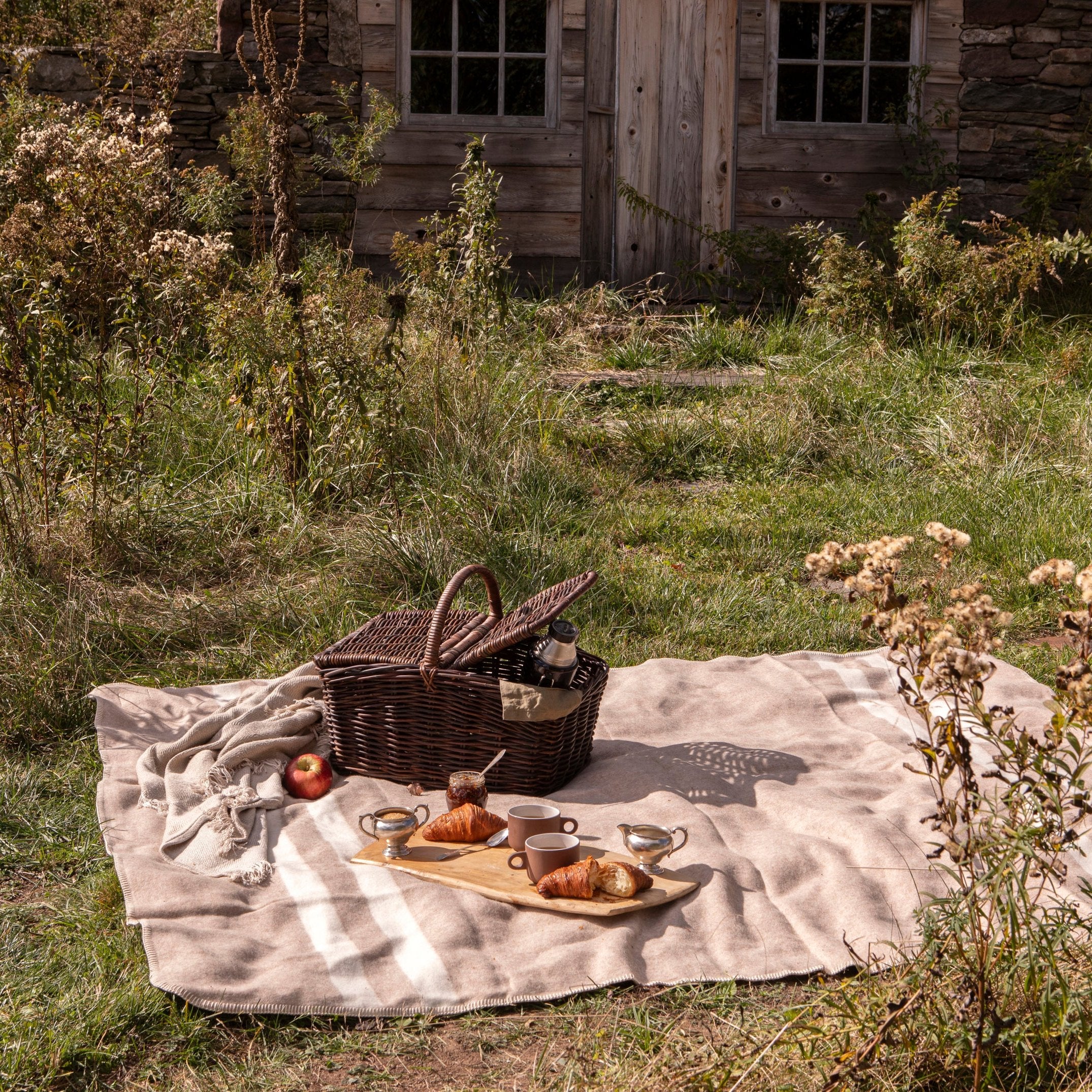 Hudson Woven Picnic Basket - Image 4